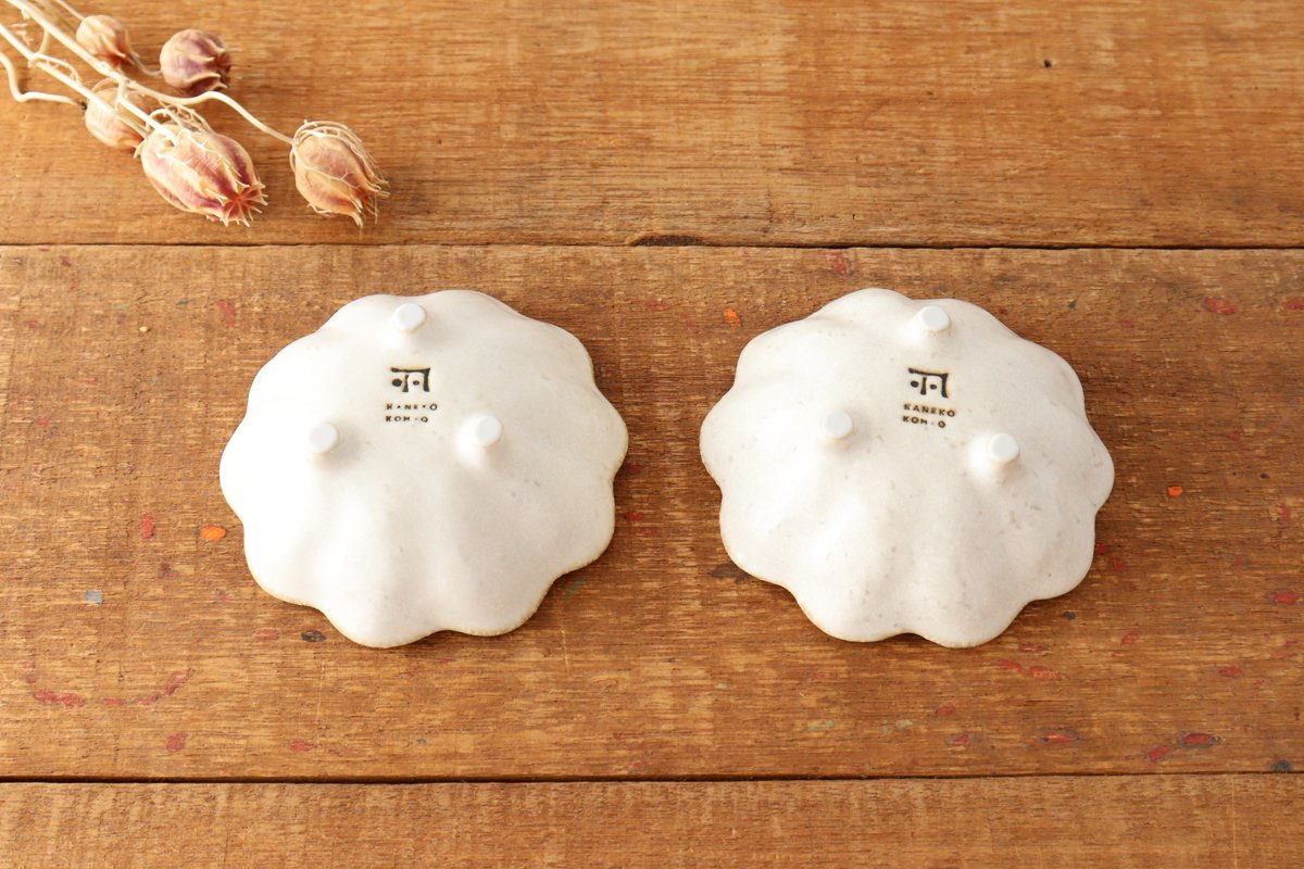 Small Bowl White Chrysanthemum 9cm/3.5in | Kobachi Mino Ware