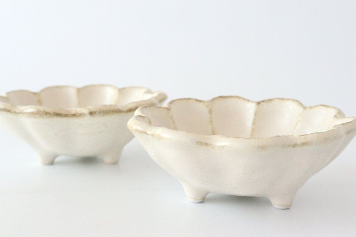 Small Bowl White Chrysanthemum 9cm/3.5in | Kobachi Mino Ware