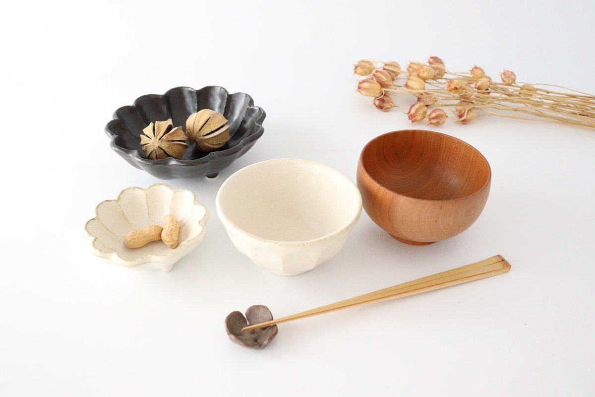 Small Bowl White Chrysanthemum 9cm/3.5in | Kobachi Mino Ware