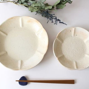 Furutani Seitosho Flower-shaped Shallow Bowl White Large | Serving Bowl-Detail10