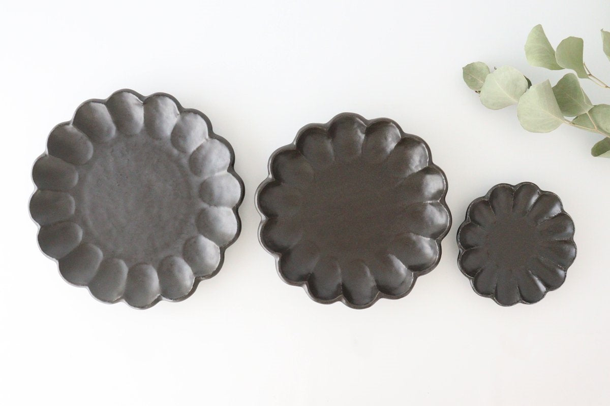 Chrysanthemum Shape Plate Black 21cm/8.3in | Mino Ware