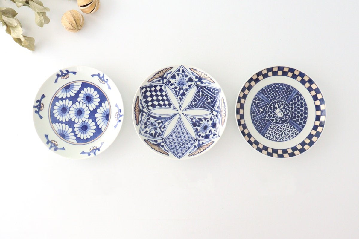 Rinkurou Kiln Round Plate Chrysanthemum Blue and Silver 18.5cm/7.3in | Hasami Ware