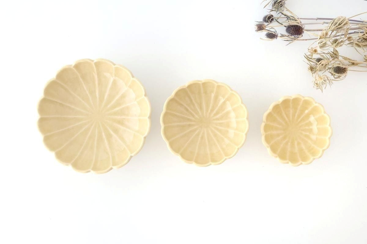 Chrysanthemum-shaped Bowl Yellow 11㎝/4.3in | Seto Ware