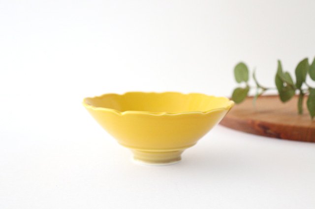 Bellflower-shaped Small Bowl Yellow | Kobachi Hasami Ware