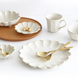Small bowl porcelain chrysanthemum Mino ware