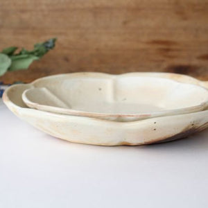 Furutani Seitosho Flower-shaped Shallow Bowl White Large | Serving Bowl