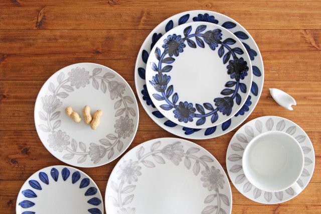 22cm plate navy porcelain daisy Hasami ware