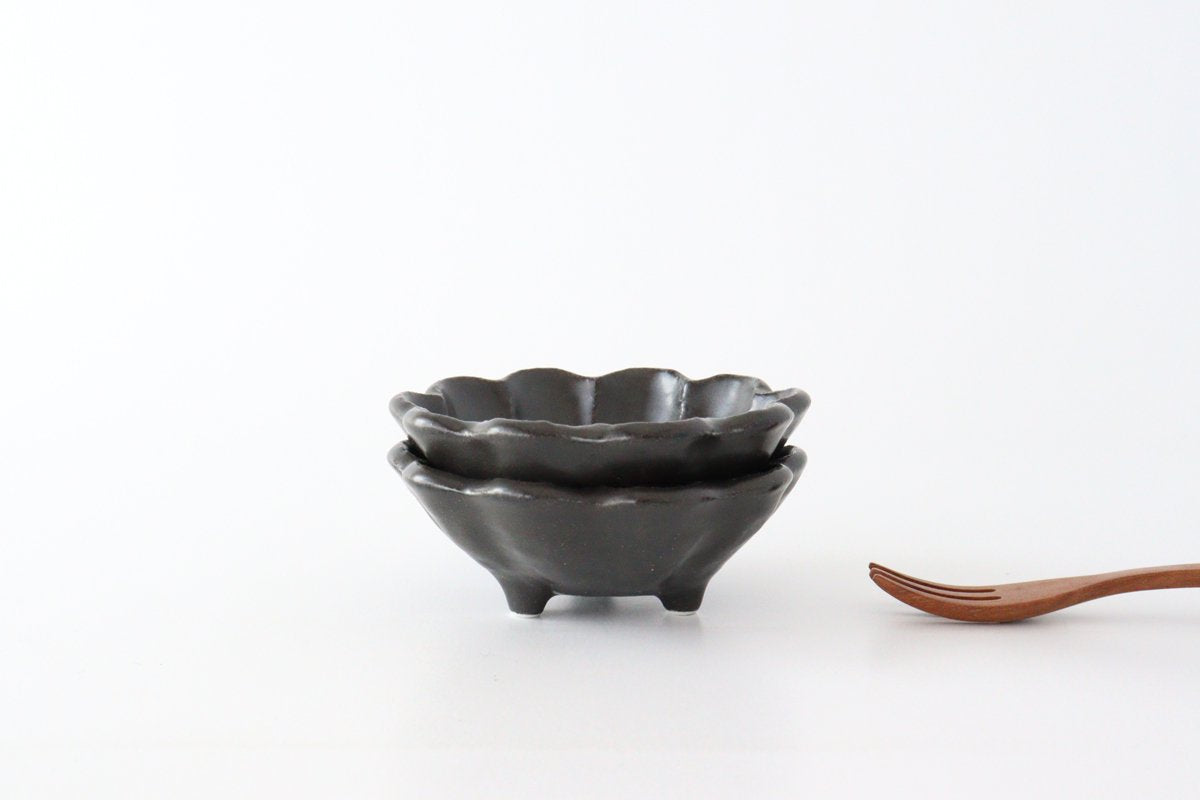9cm/3.5in Small Bowl Black Porcelain Chrysanthemum Mino Ware