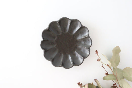 12cm/4.7in plate black porcelain chrysanthemum Mino ware