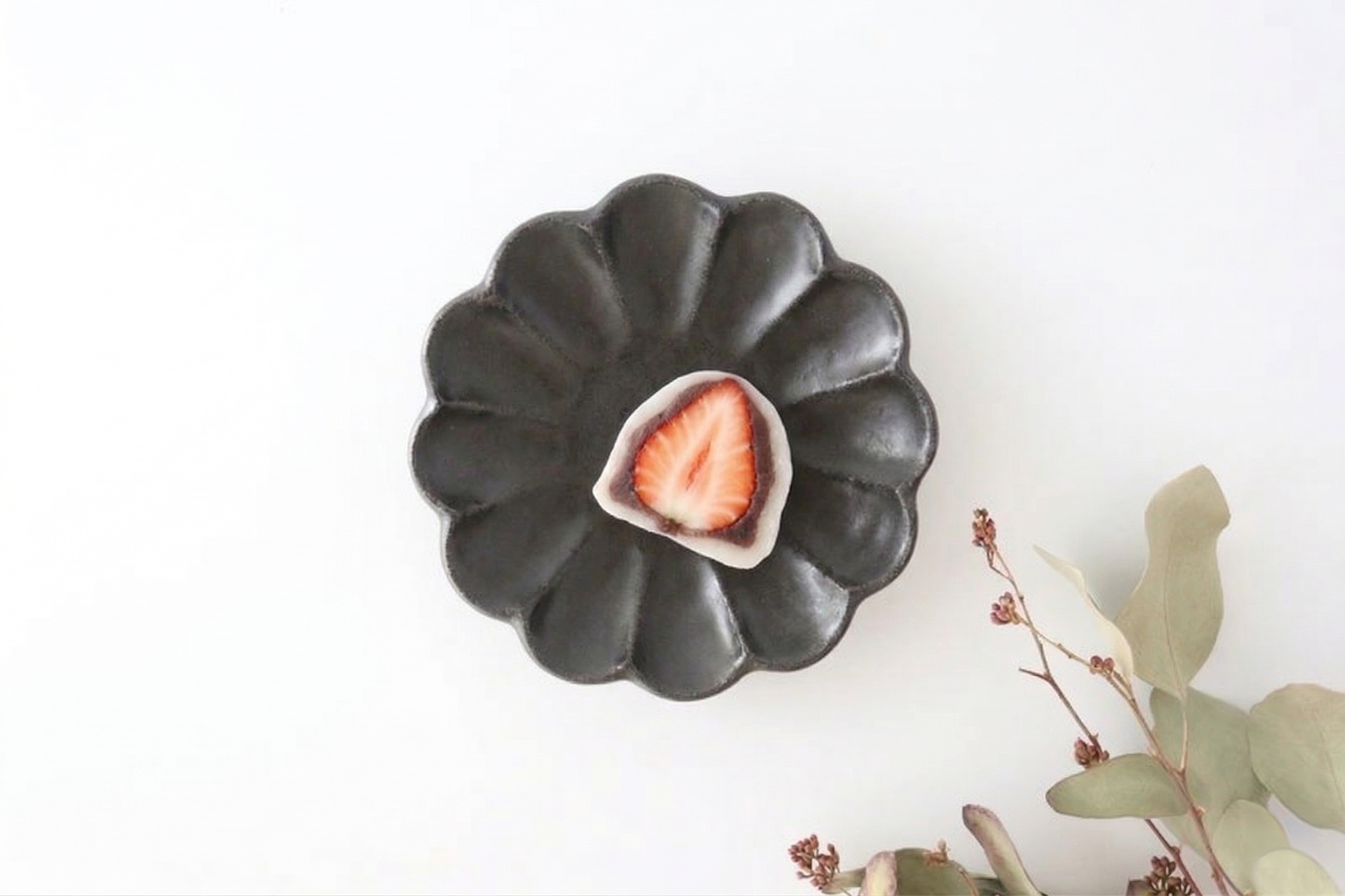 Chrysanthemum-shaped Plate Black 12cm/4.7in | Mino Ware