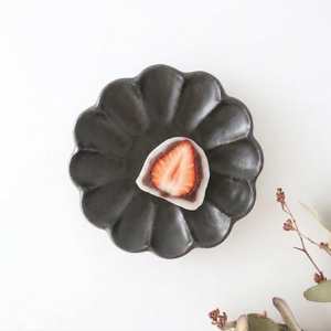 Chrysanthemum-shaped Plate Black 12cm/4.7in | Mino Ware