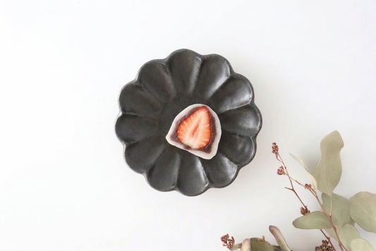 Chrysanthemum-shaped Plate Black 12cm/4.7in | Mino Ware