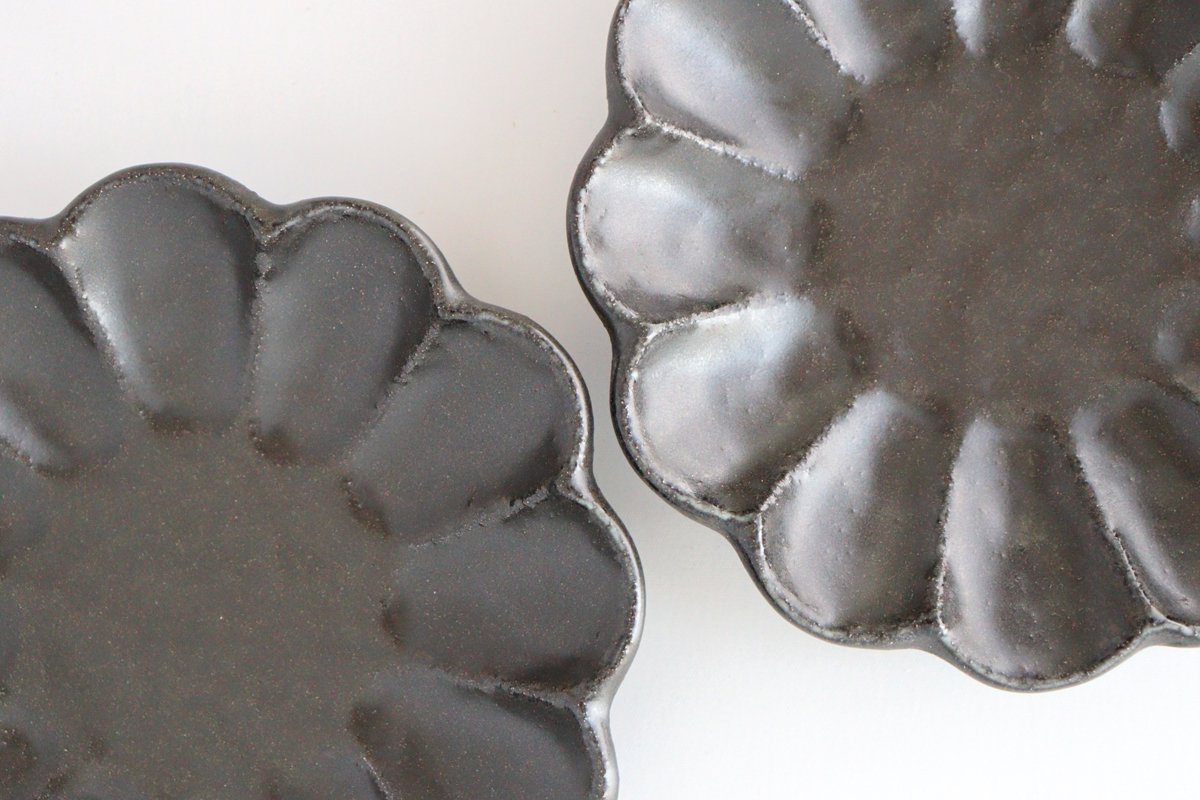 Chrysanthemum-shaped Plate Black 12cm/4.7in | Mino Ware