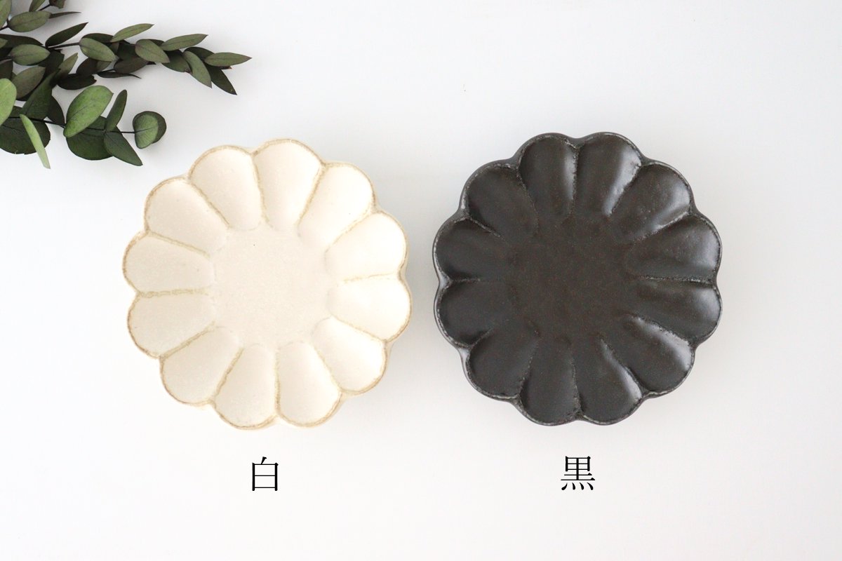 Chrysanthemum-shaped Plate Black 12cm/4.7in | Mino Ware