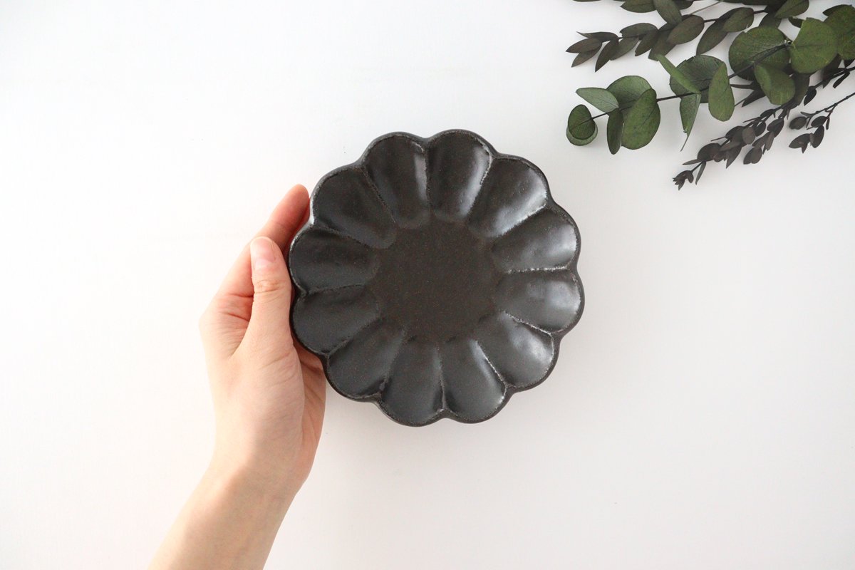 Chrysanthemum-shaped Plate Black 12cm/4.7in | Mino Ware