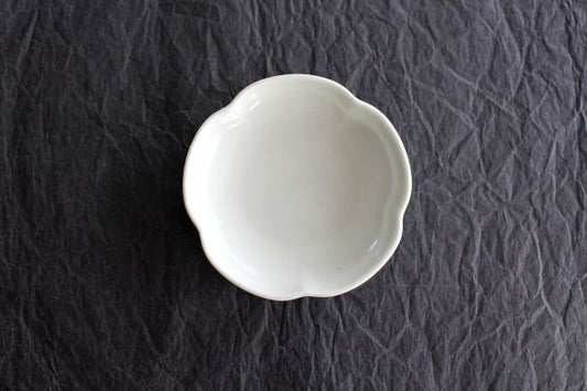 Small plate, earthen ash, plum, porcelain, arbor
