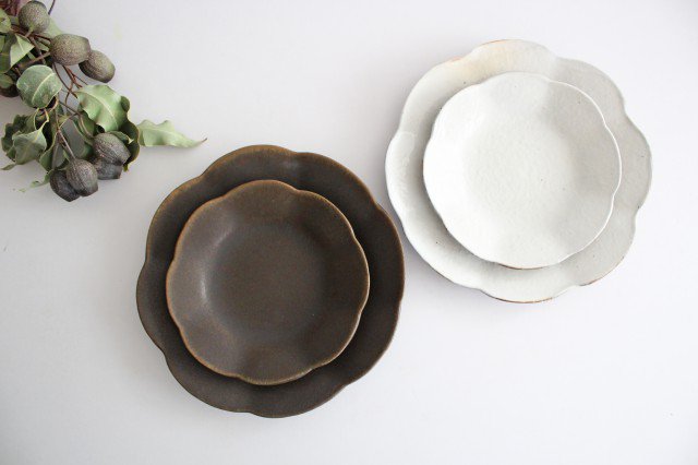 Furutani Seitosho Flowershaped Plate Brown Small