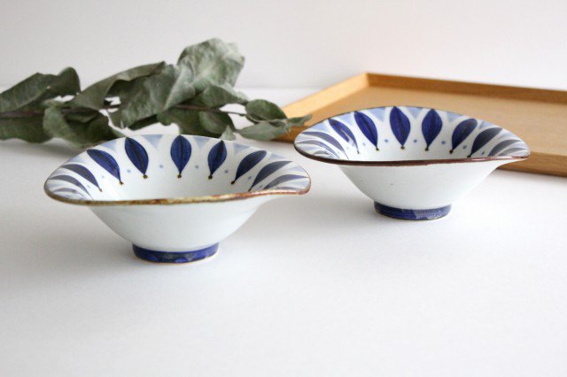 Deformed medium bowl, petal, porcelain, Hasami ware