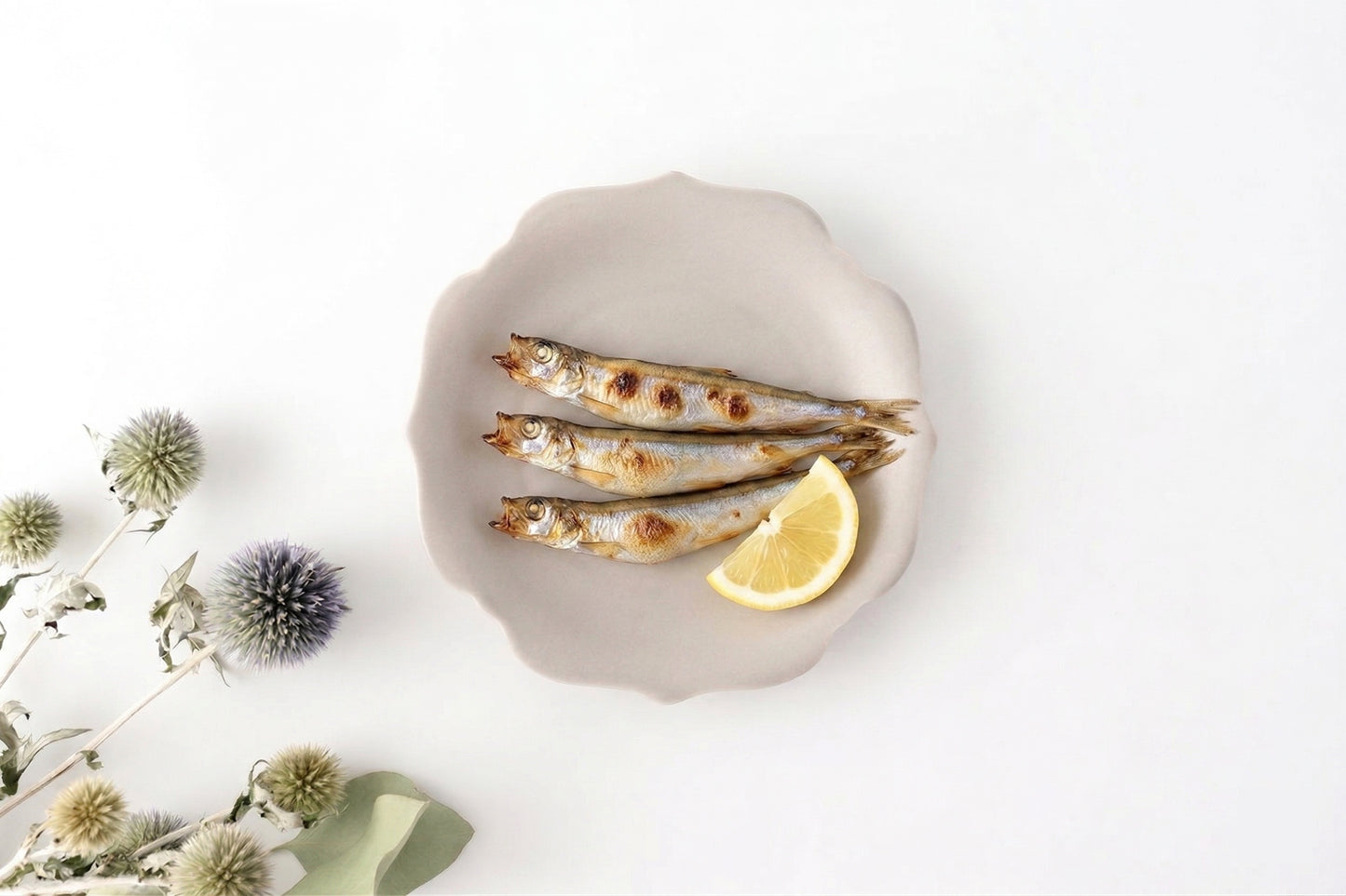 aoi Flower-shaped Plate Dark Ash | Mino Ware