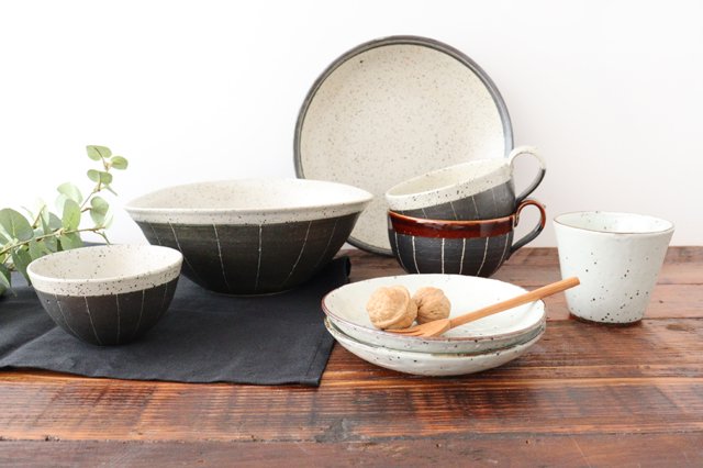 Serving plate Iron powdered pottery Shigaraki ware
