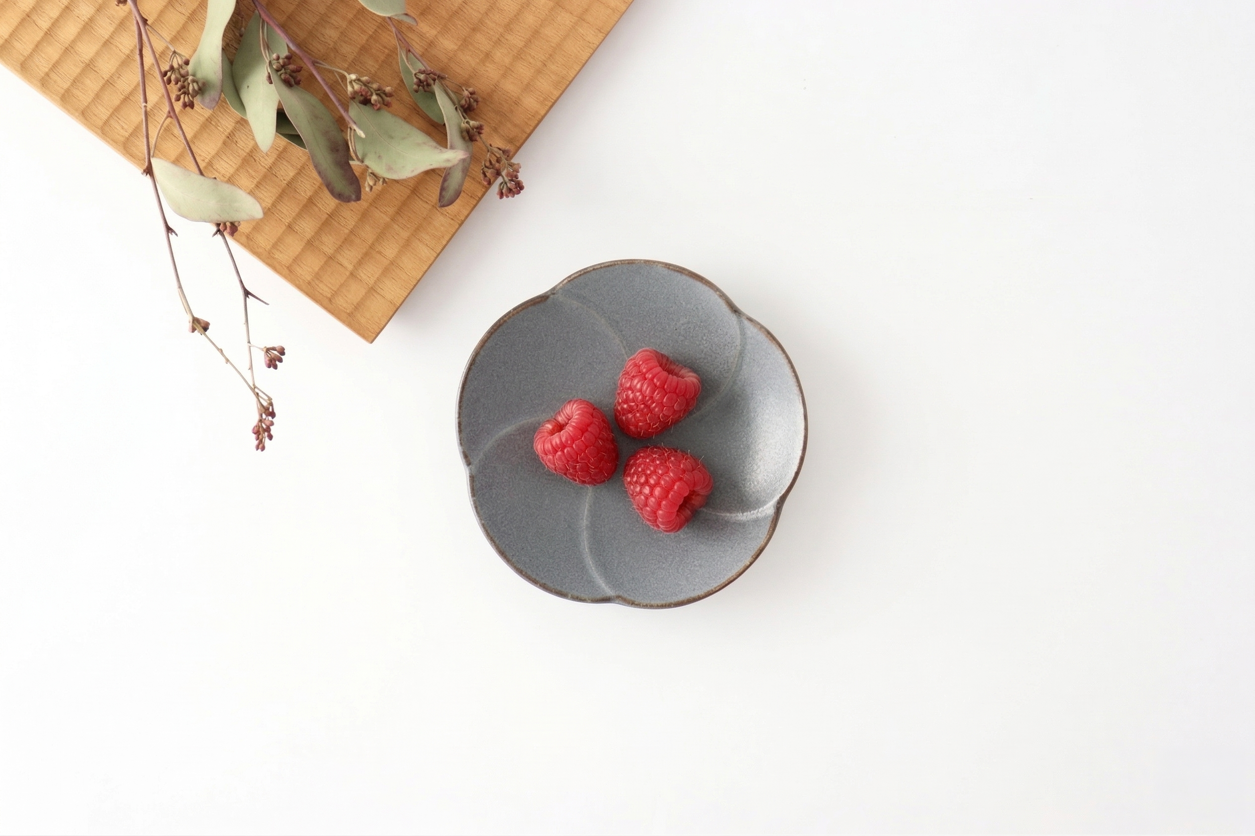 kei Sauce Plate Plum Blossom Gray | Mino Ware