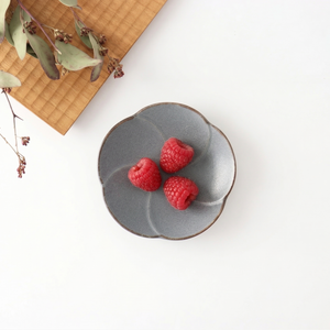 kei Sauce Plate Plum Blossom Gray | Mino Ware