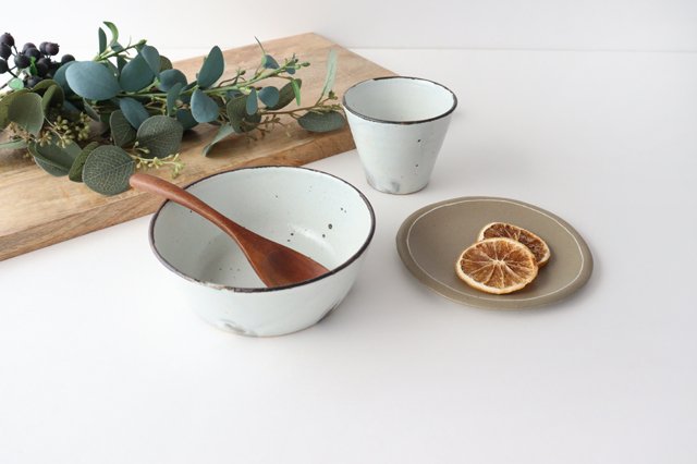 Small round plate, brown pottery, Shigaraki ware