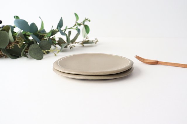 Small round plate, brown pottery, Shigaraki ware