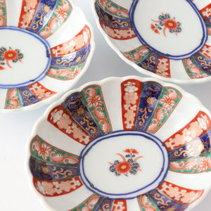 Oval small plate with expected chrysanthemum crest, porcelain, Rinkurou kiln, Hasami ware