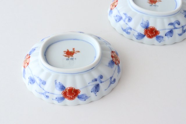 Oval small plate with expected chrysanthemum crest, porcelain, Rinkurou kiln, Hasami ware