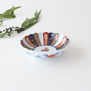 Oval small plate with expected chrysanthemum crest, porcelain, Rinkurou kiln, Hasami ware