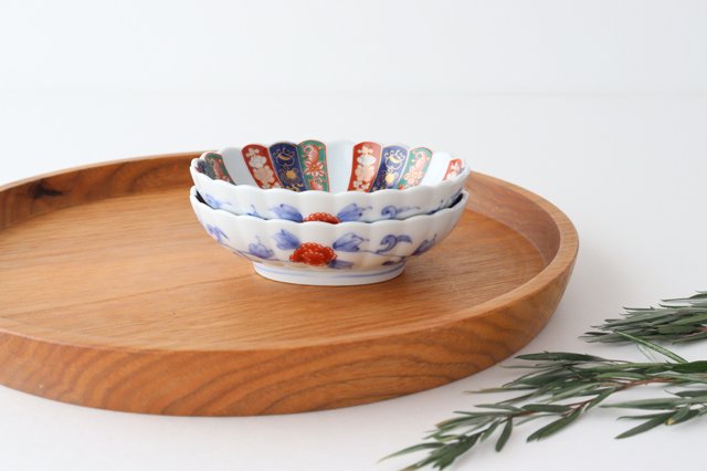 Oval small plate with expected chrysanthemum crest, porcelain, Rinkurou kiln, Hasami ware