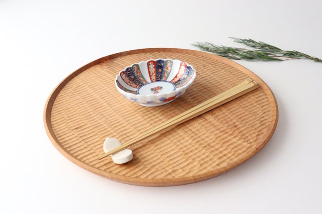 Oval small plate with expected chrysanthemum crest, porcelain, Rinkurou kiln, Hasami ware