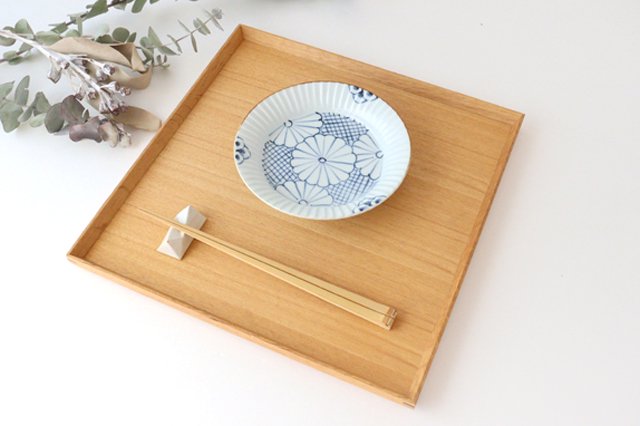[Uchiru special order] Wave carving plate, chrysanthemum pattern, porcelain, dyed, Arita ware