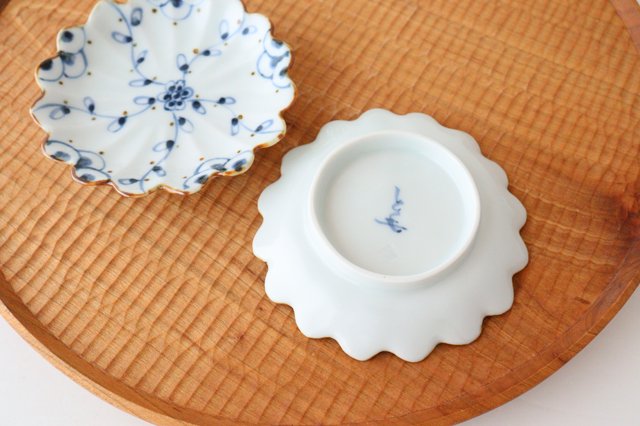 Flower-shaped salt plate, vine arabesque, blue porcelain, dyed, Arita ware