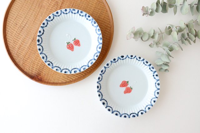 Wave carved plate, Dutch strawberry, porcelain, Arita ware