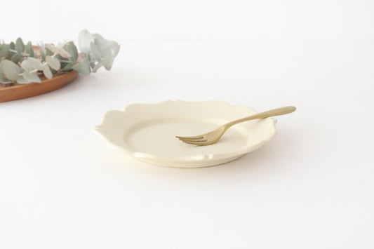 Flower plate medium white pottery Ozenre kiln