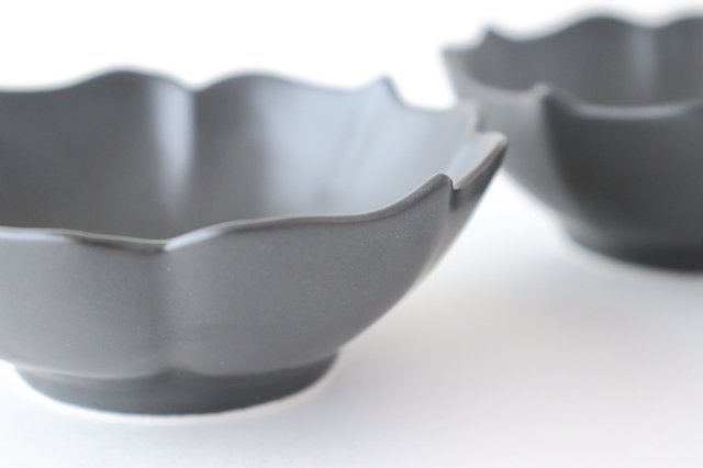 Kikyobuchi small bowl, black matte porcelain, Arita ware