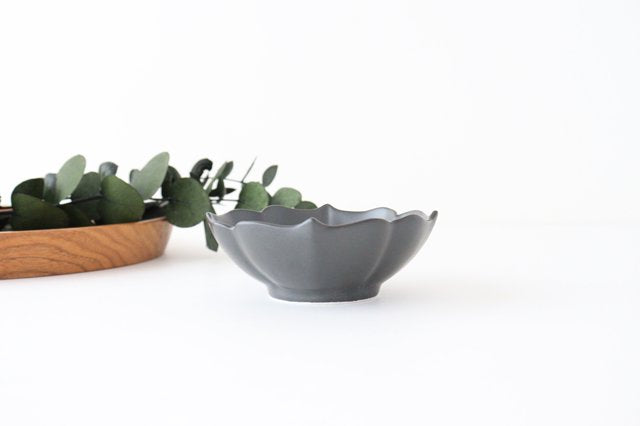 Kikyobuchi small bowl, black matte porcelain, Arita ware