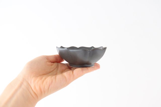 Kikyobuchi small bowl, black matte porcelain, Arita ware