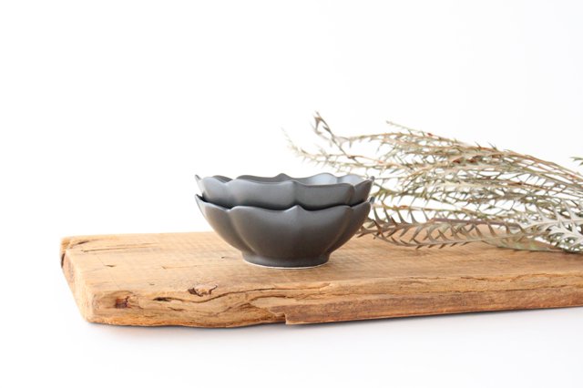 Kikyobuchi small bowl, black matte porcelain, Arita ware
