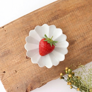 Chrysanthemum-shaped Sauce Plate Gray | Arita Ware