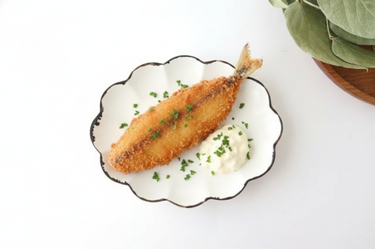 Oval Chrysanthemum Plate 19cm/7.5in White | Arita Ware