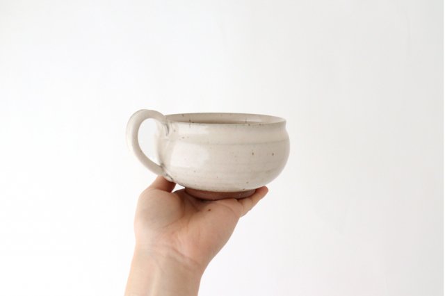 Hand-made soup, white cream, pottery, Mino ware