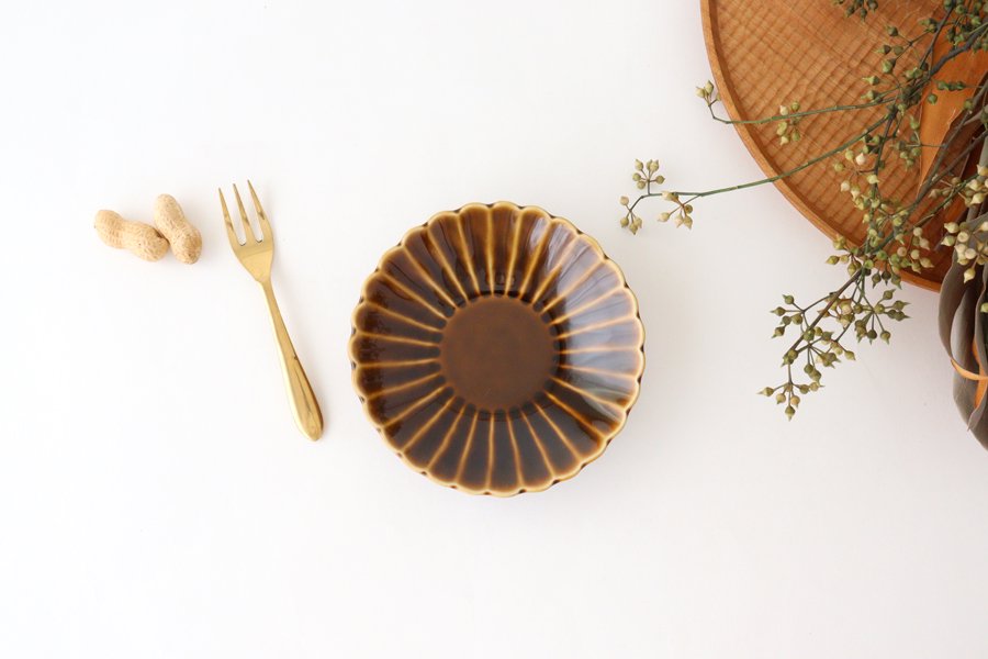 Small Chrysanthemum-shaped Plate Brown | Mino Ware