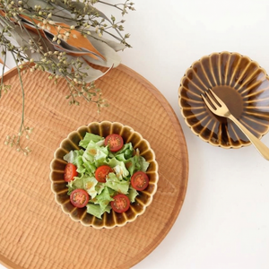 Small Chrysanthemum-shaped Plate Brown | Mino Ware
