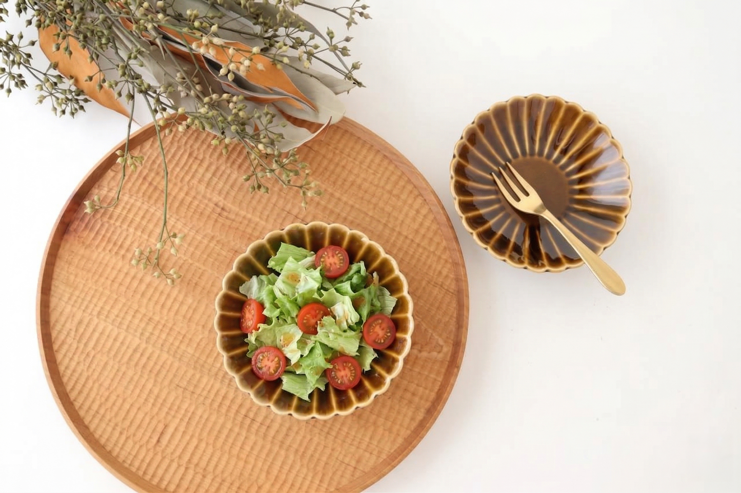 Small Chrysanthemum-shaped Plate Brown | Mino Ware