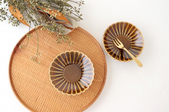 Small Chrysanthemum-shaped Plate Brown | Mino Ware