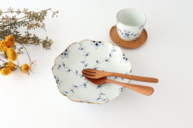 [Uchiru special order] Japanese plate, vine flower arabesque, blue porcelain, dyed, Arita ware