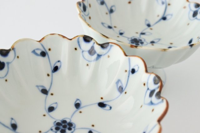 [Uchiru special order] Dessert cup with vine arabesque blue porcelain dyed Arita ware